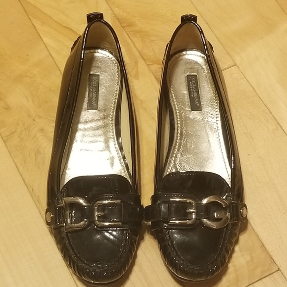 Dolce & Gabbana Shoes - Dolce & Gabbana black patent leather logo loafers